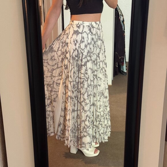 Banana Republic Pleated Skirt - Picture 14 of 15